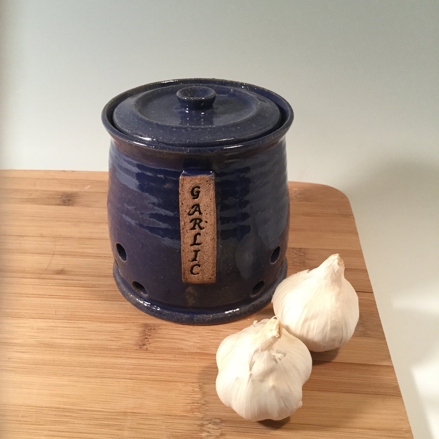 Garlic jar / garlic storage canister